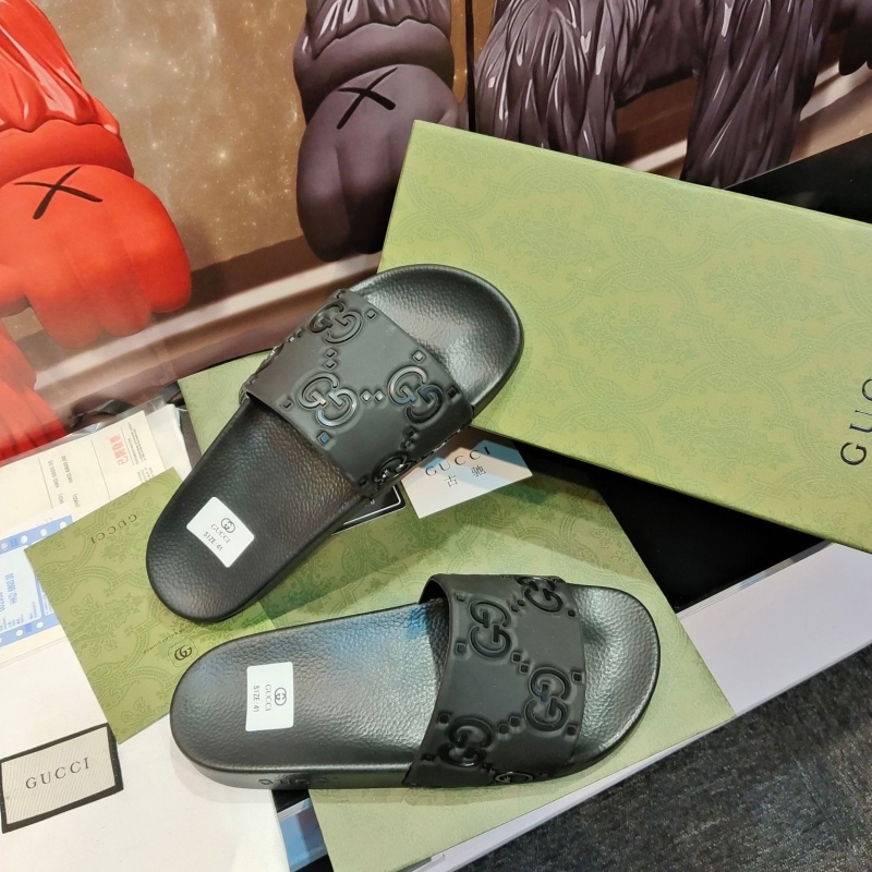 G*u*i slippers
